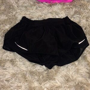 black lululemon hotty hot shorts 2.5 size 4
